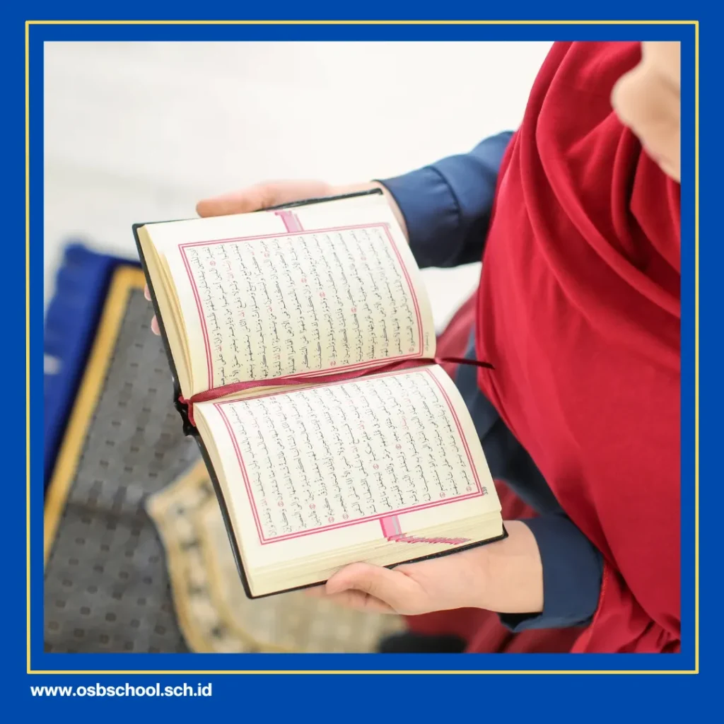 perempuan membaca alquran
