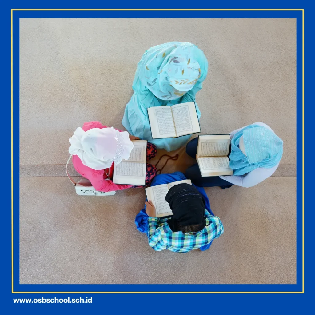 apakah membaca alquran harus bersuara