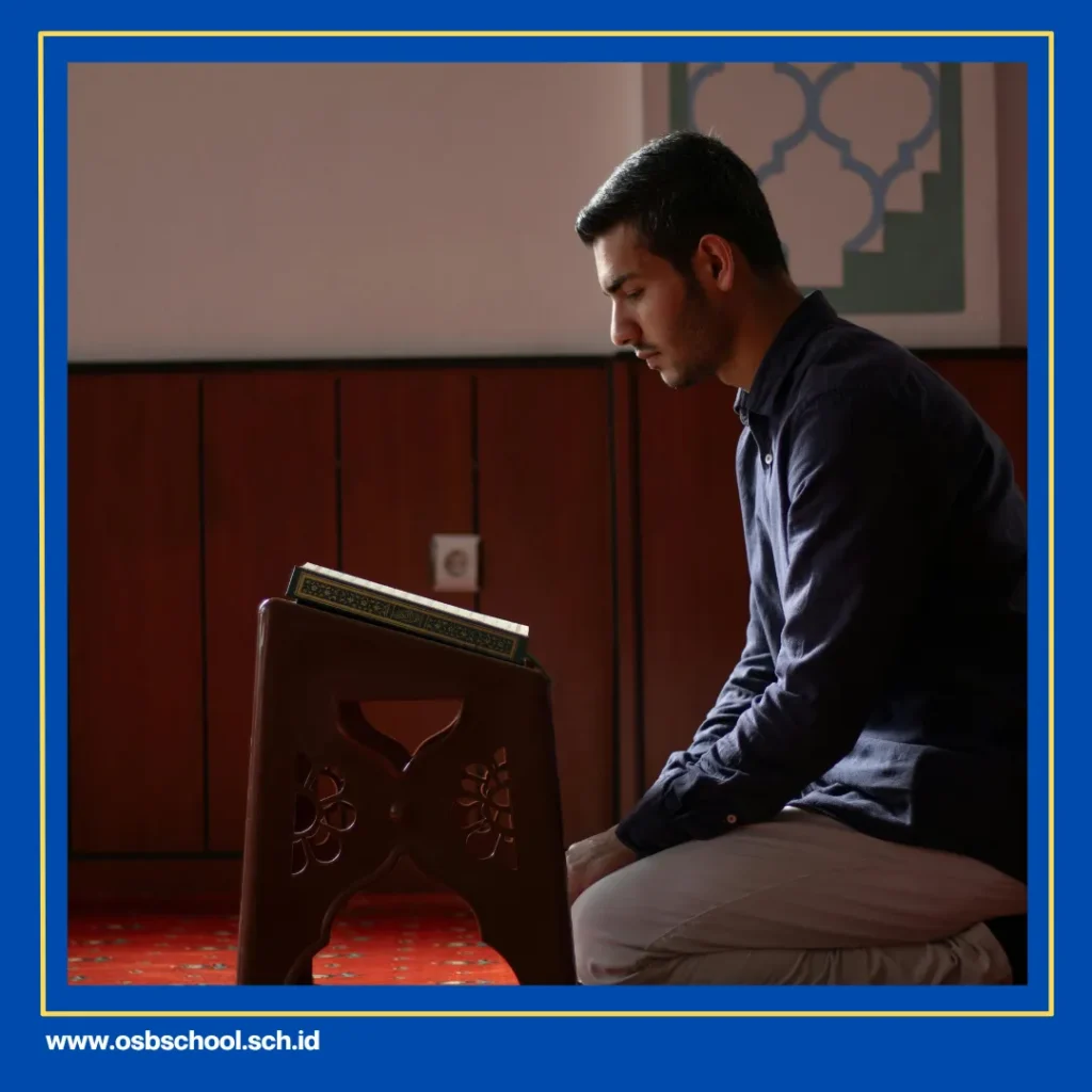 membaca alquran harus menutup aurat